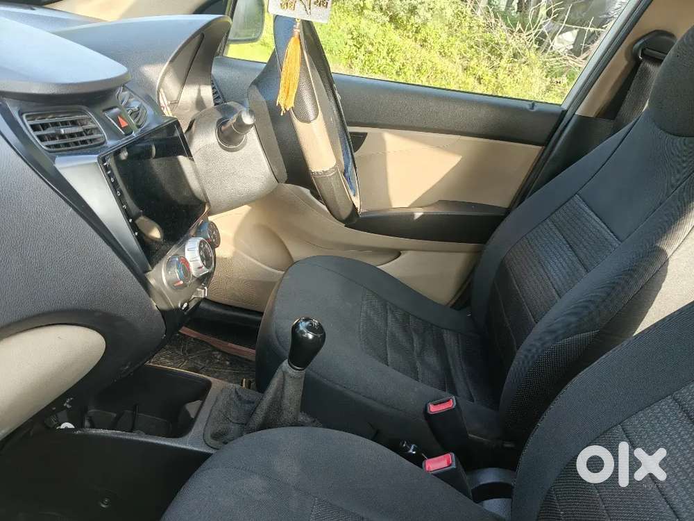 गाड़ी में कोई कमी नहीं है 
आराम से गाड़ी देख के लेवो