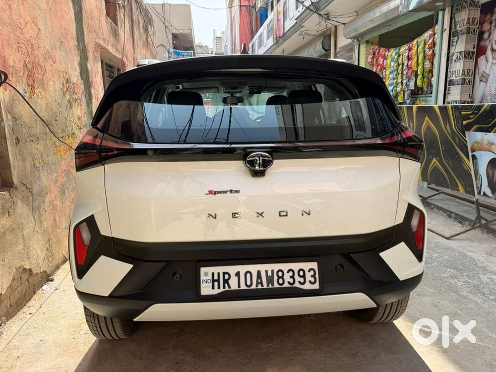 Tata Nexon Petrol Manual 1st 2025 ( Brand New Condition )