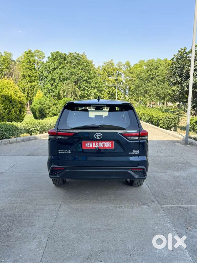 Toyota Innova Hycross 2.0 Zx (o) Hybrid 7 Str, 2024, Petrol