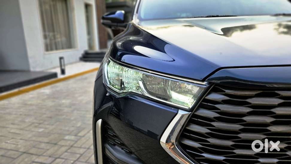 Toyota Innova Hycross 2.0 Zx Hybrid 7 Str, 2023, Petrol