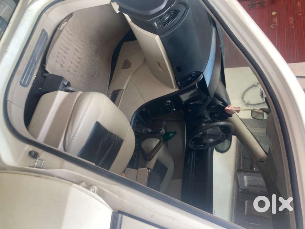 Mahindra Xuv500 W8 2015