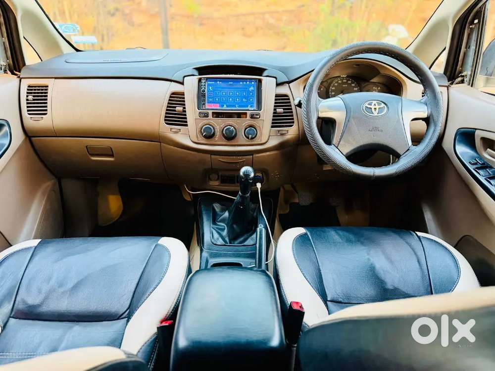 Brand: Toyota 
Model : Innova 2.5g 8seater

Fuel : Deisel :