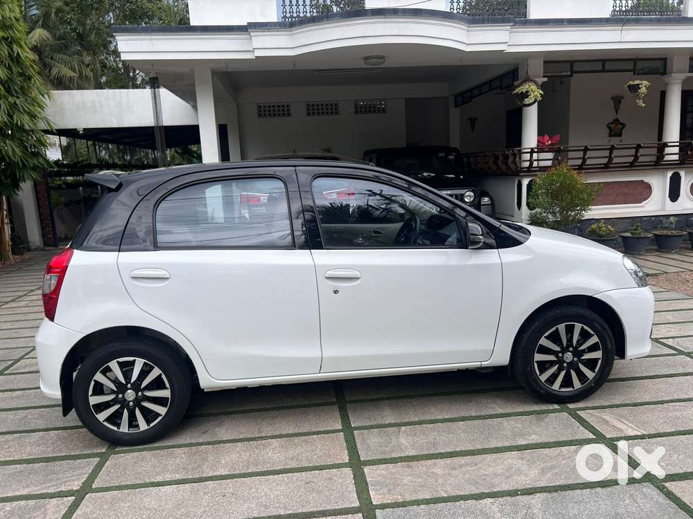 Toyota Etios Liva 1.2 V Dual Tone, 2019, Petrol
