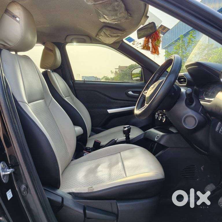 Nissan Magnite 1.0 Xv Premium, 2023, Petrol