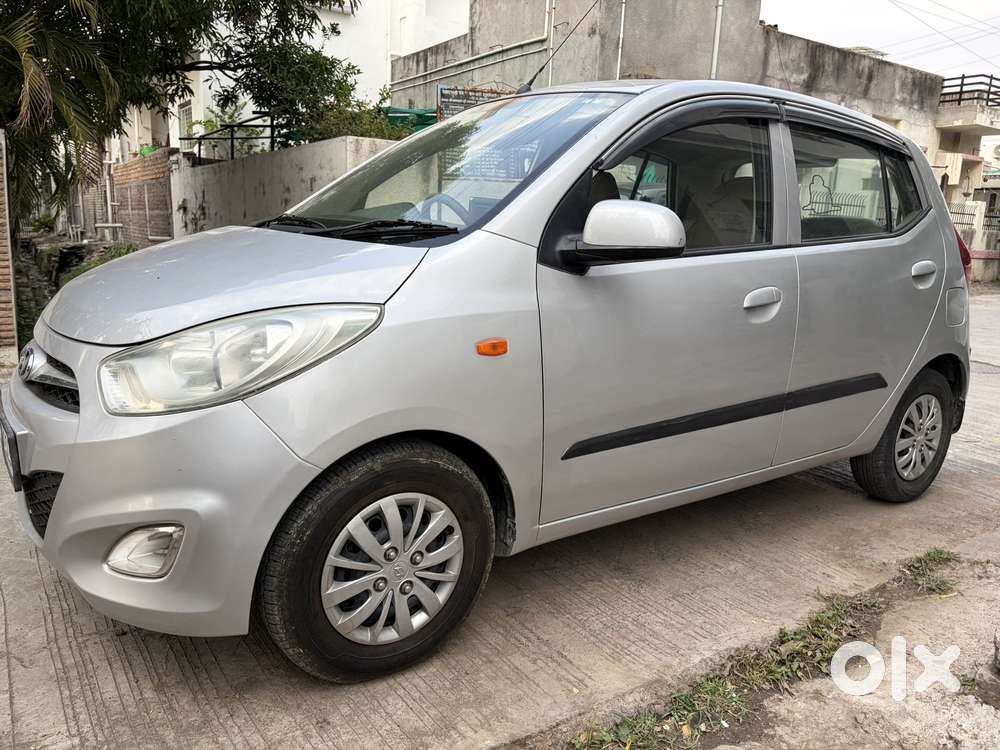Hyundai I10 Sportz, 2015, Petrol