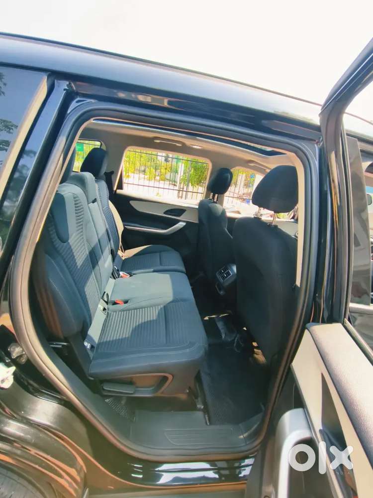 Mahindra Xuv700 2024 Diesel Well Maintained