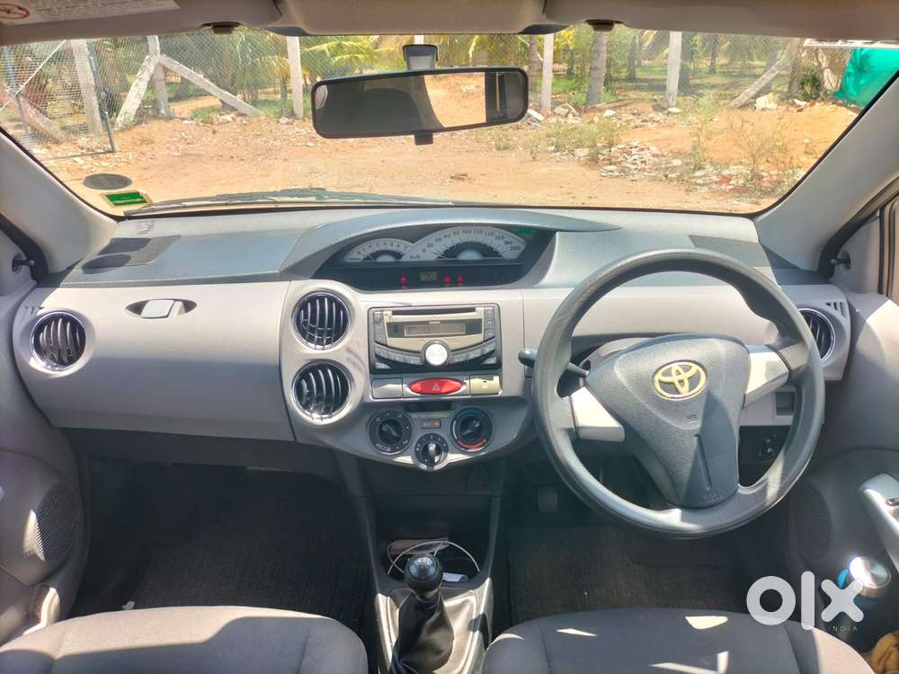 Toyota Etios V, 2011, Petrol