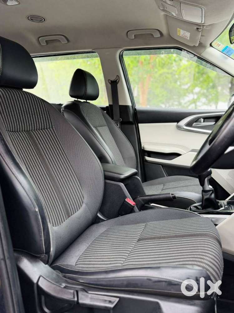 Kia Carens 1.5 Prestige Plus 7 Str Imt, 2022, Petrol