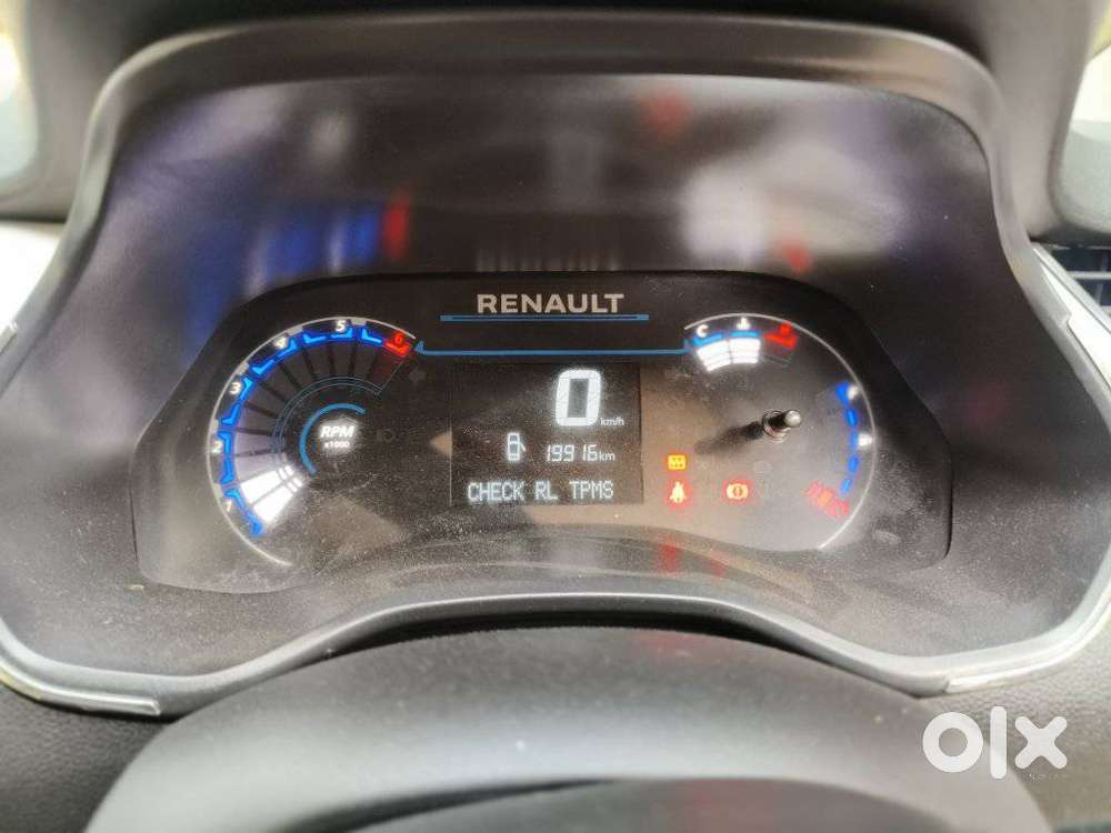 Renault Triber Rxz, 2023, Petrol