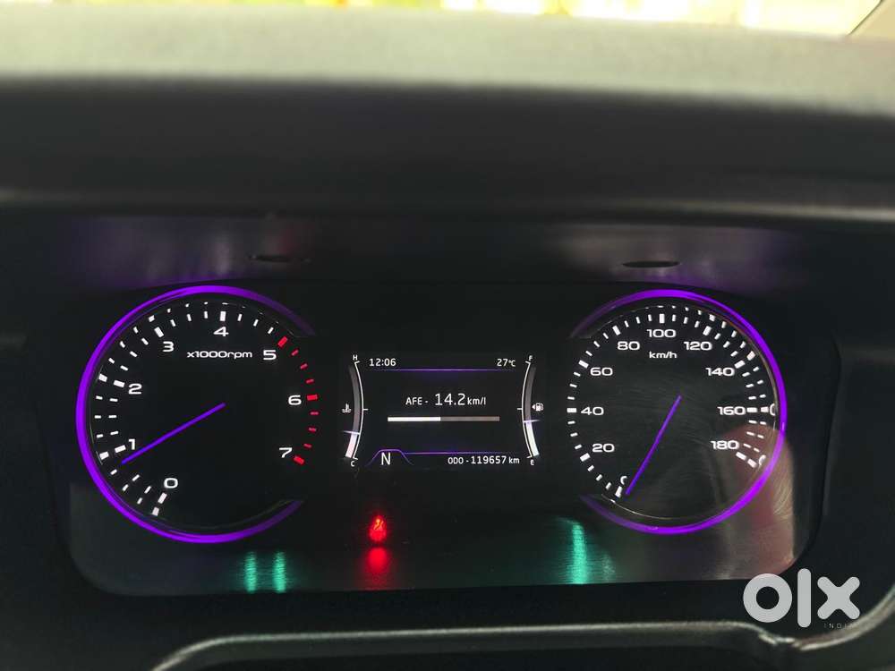 Mahindra Marazzo M6, 2018, Diesel