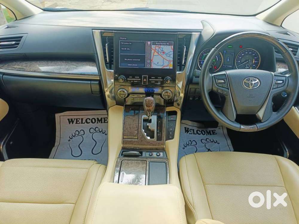 Toyota Vellfire 2.5 Executive Lounge, 2023, Petrol