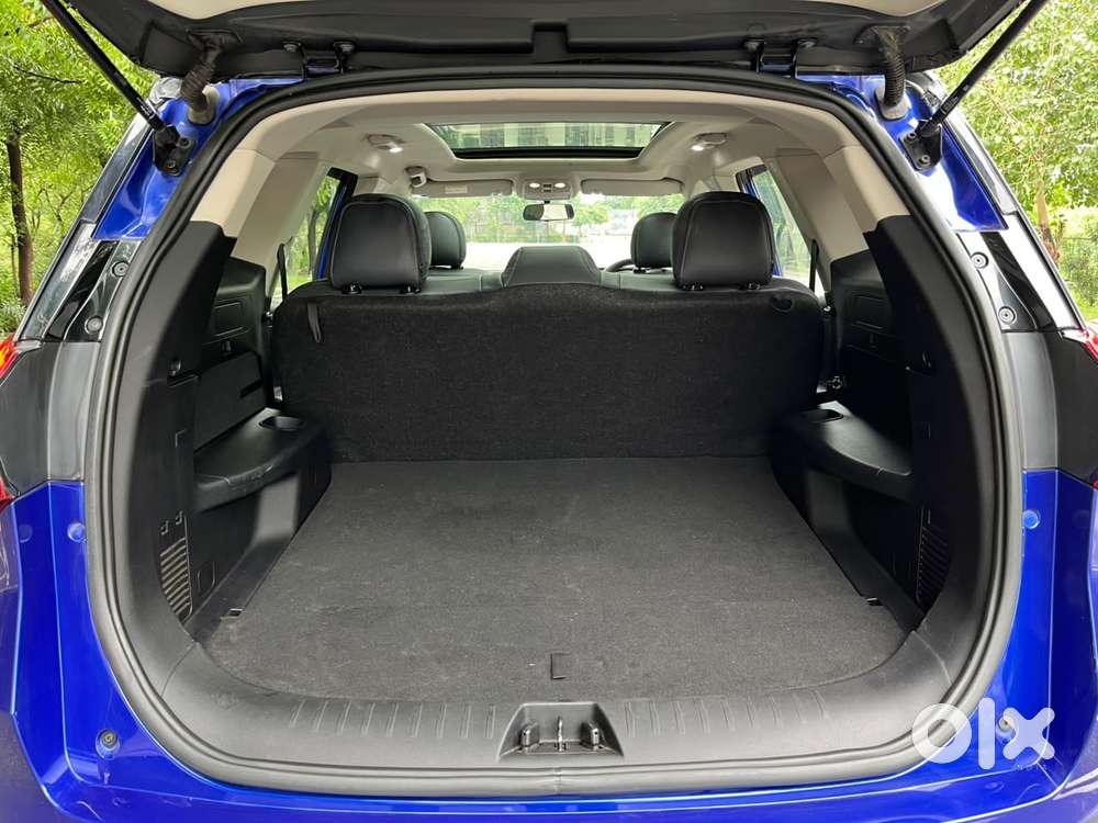 Mahindra Xuv700 2.0 Ax 5 Petrol At Str, 2023, Petrol