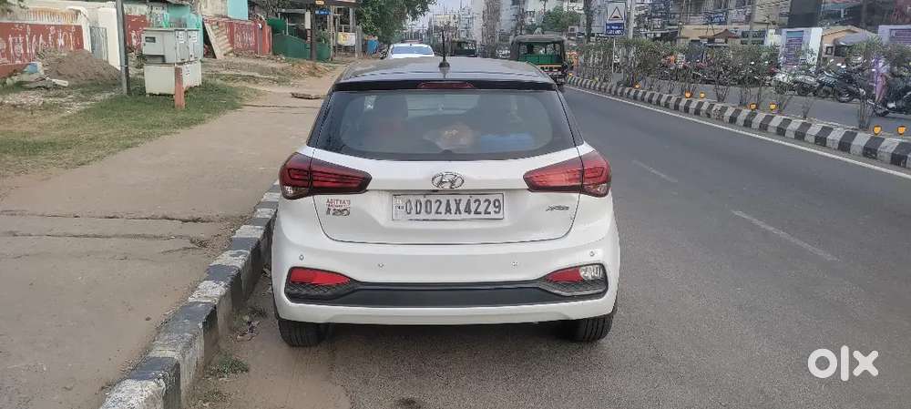 I20 Dual Tone Asta Black And White With Single Owner