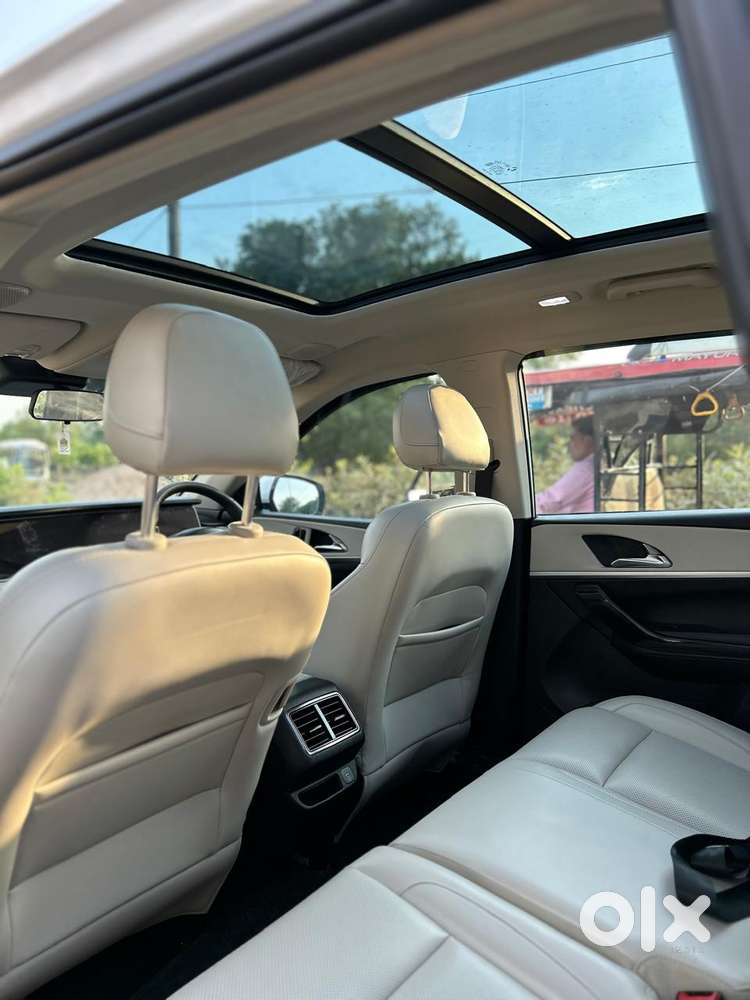 Mahindra Xuv700 2.2 Ax 7 Diesel At Luxury Pack Str, 2025, Diesel