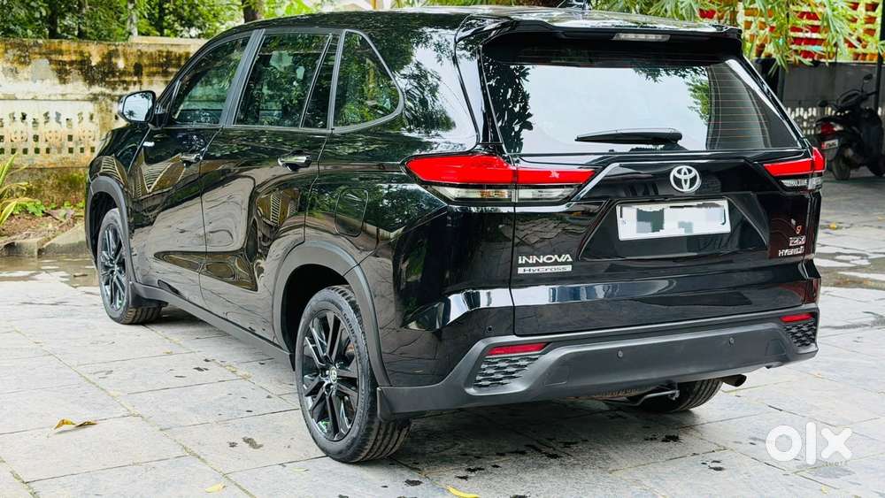 Toyota Innova Hycross 2.0 Zx (o) Hybrid 7 Str, 2023, Petrol