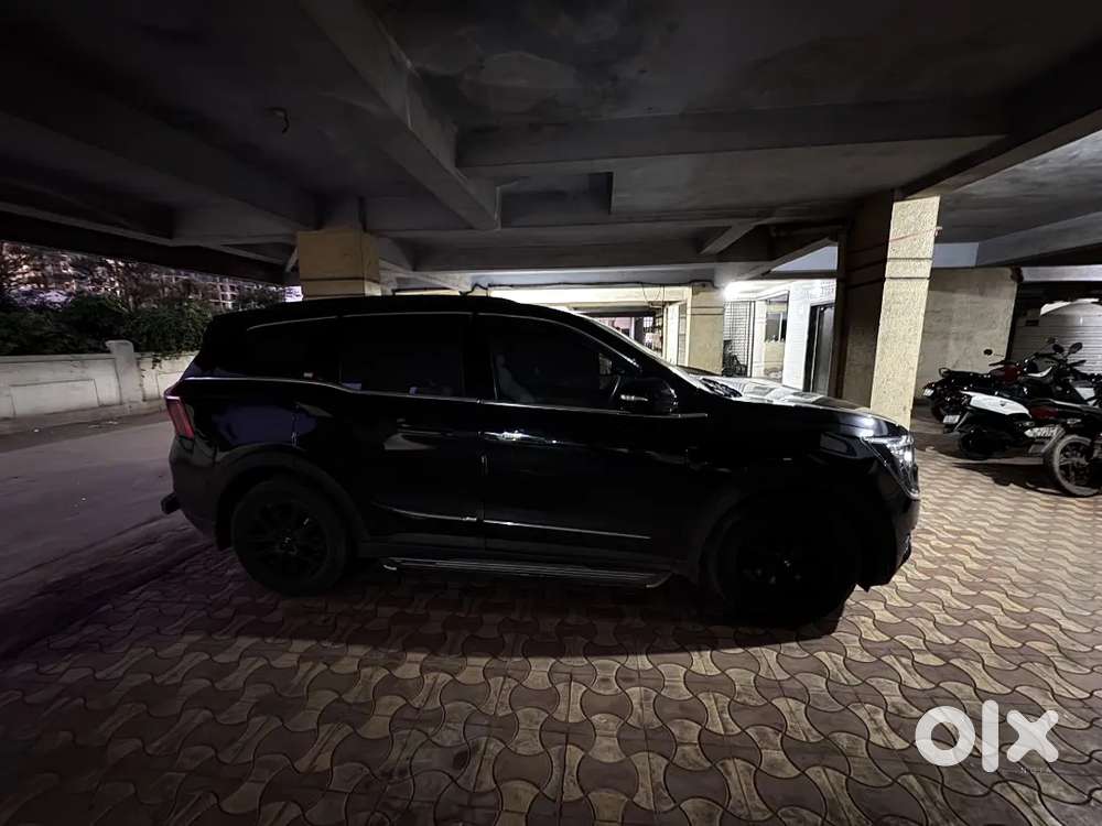 Mahindra Xuv700 Ax7l 2025 Black Colour