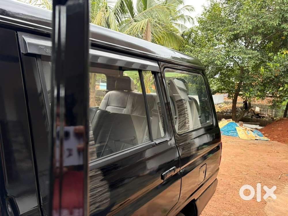 2002 Toyota Qualis Diesel 10 Seater