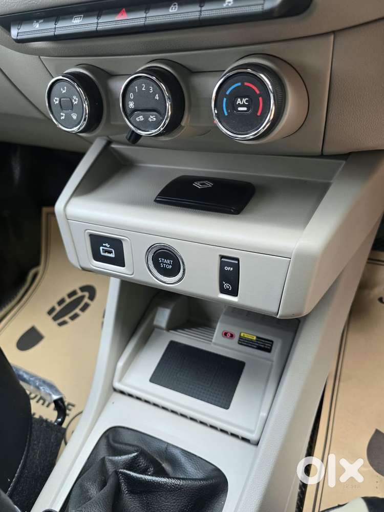 Renault Triber Rxz, 2025, Petrol