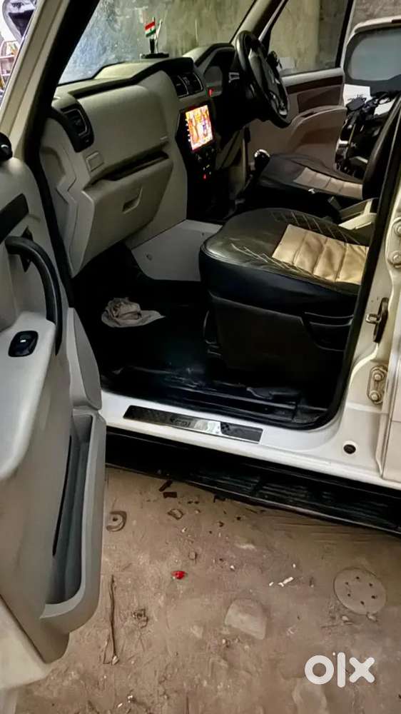 Mahindra Scorpio S6 Plus Hybrid 2017