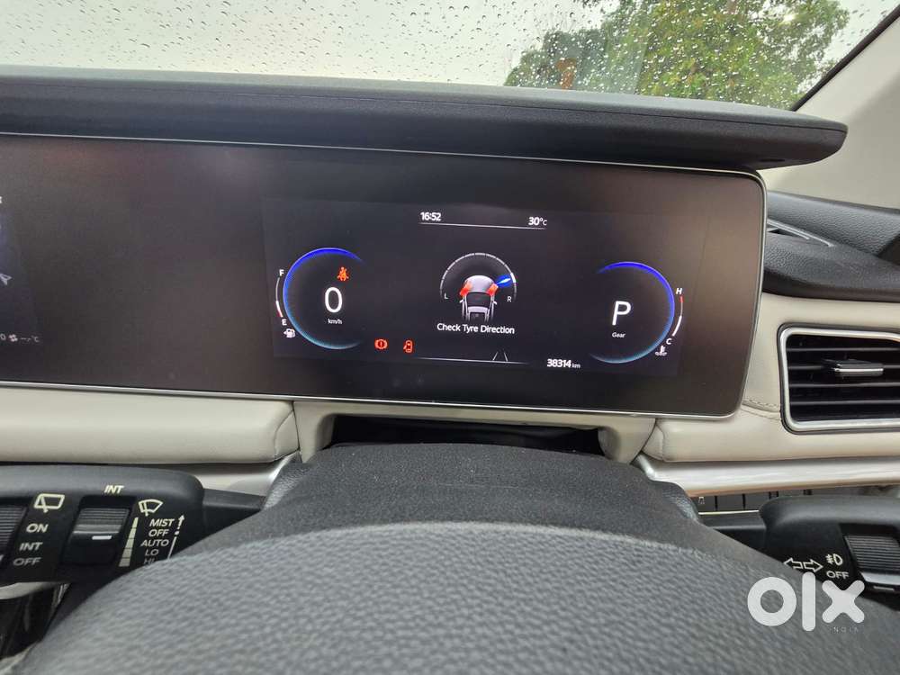 Mahindra Xuv700 2.2 Ax 7 Diesel At Luxury Pack Str Awd, 2022, Diesel