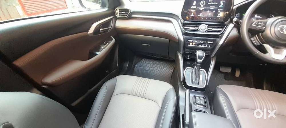 Toyota Urban Cruiser Hyryder 1.5 V Hybrid, 2025, Petrol