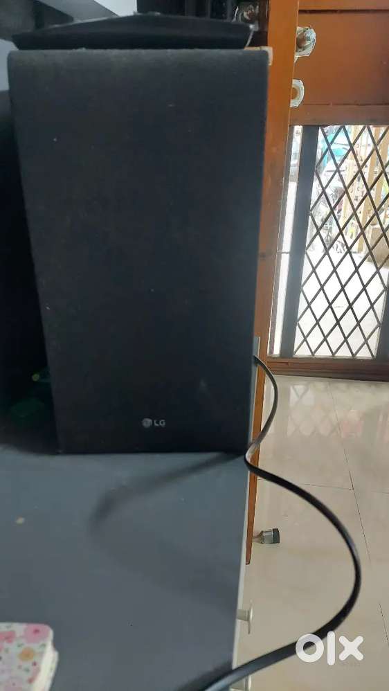 LG woofer which comes with the soundbar model no SPJ4B-W