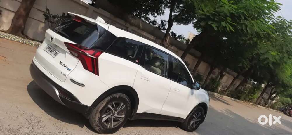 Mahindra Xuv700 Ax 5 Mt Petrol 7 Seater