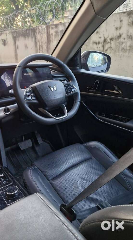 Mahindra Xuv700 2.2 Ax 7 Diesel At Luxury Pack Str Awd, 2025, Diesel