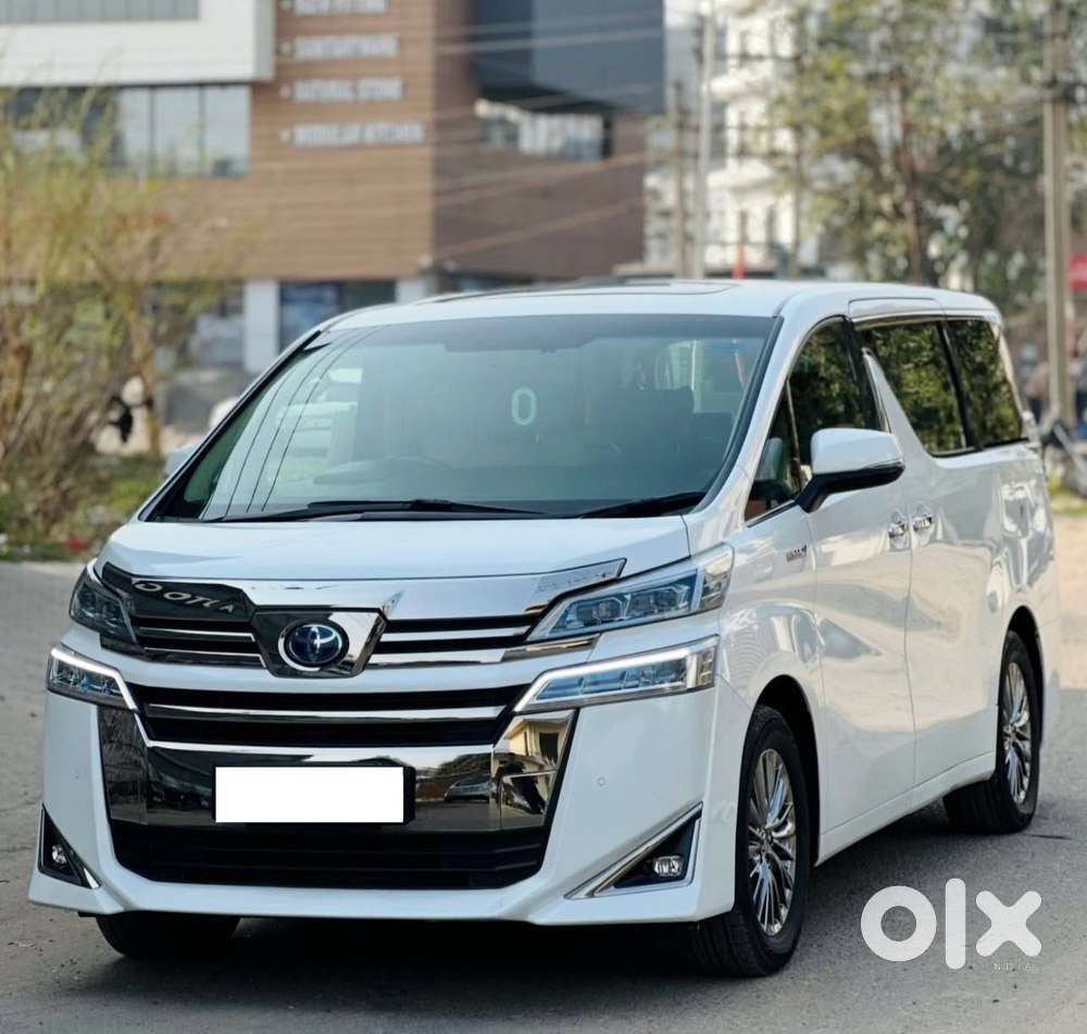 Toyota Vellfire 2.5 Executive Lounge, 2020, Cng & Hybrids