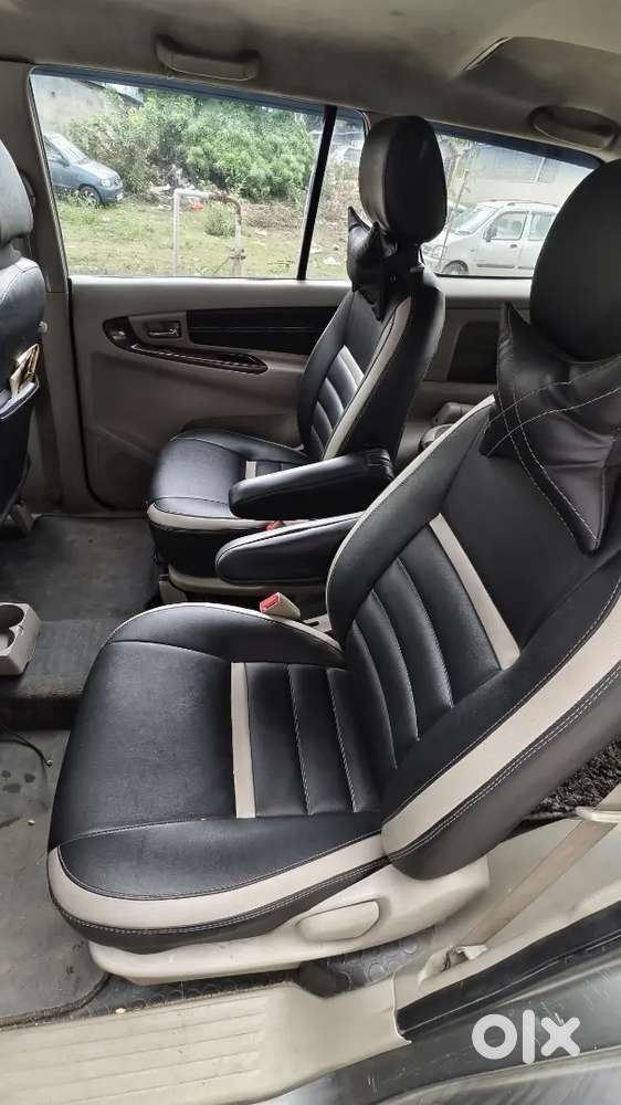 Toyota Innova 2.5 V 7 2012