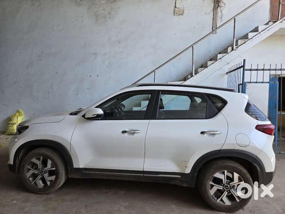 Kia Sonet Automatic 1.5htx Dual Tone Interior