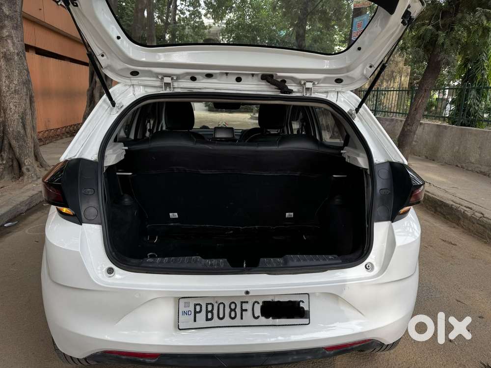 Tata Altroz 1.2 Xm Plus, 2023, Petrol