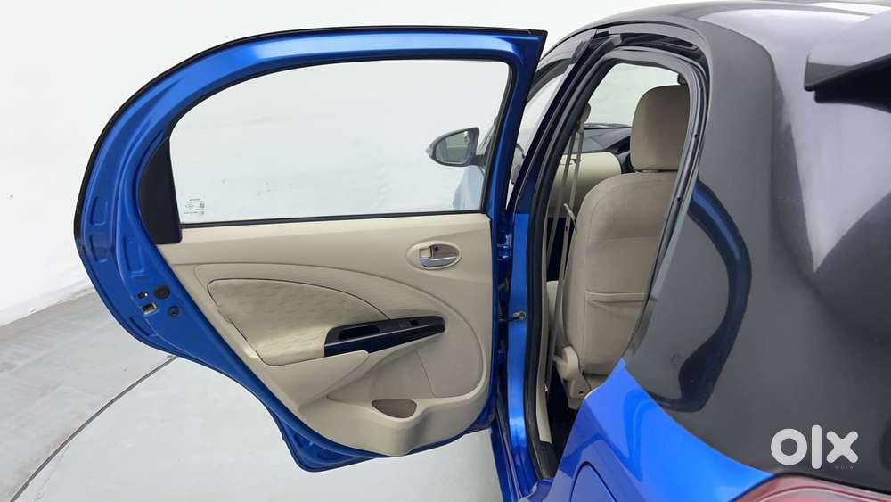 Toyota Etios Liva V Dual Tone, 2017, Petrol