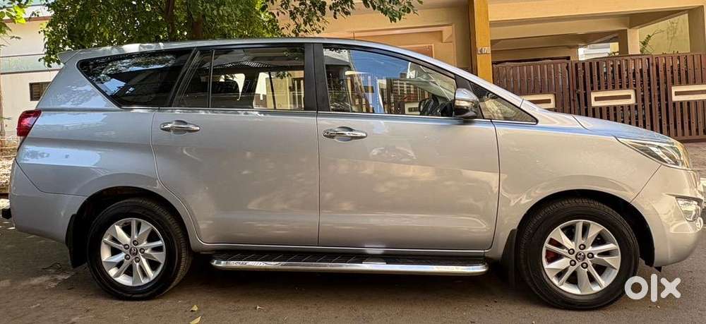 Toyota Innova Crysta 2016 (v) 8 Seater