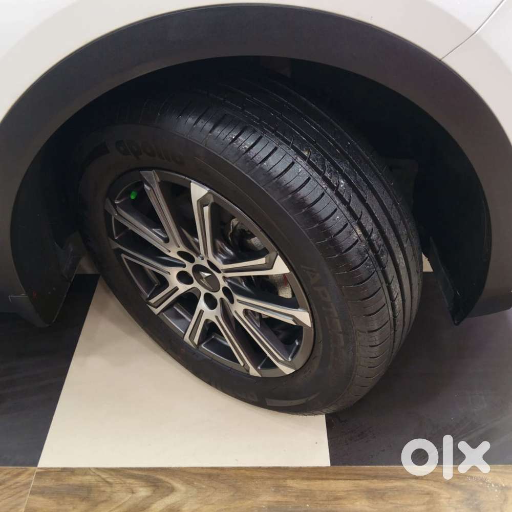 Mahindra Xuv700 2.0 Ax 7 Petrol At Luxury Pack Str, 2025, Petrol