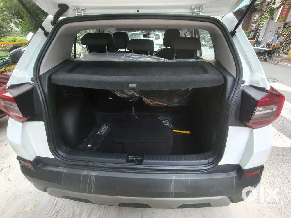 Škoda Kylaq Signature 1.0 Tsi Mt  March 2025  Single Owner  Candy W