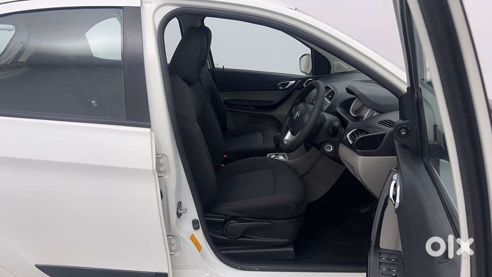 Tata Tiago Xza, 2017, Petrol