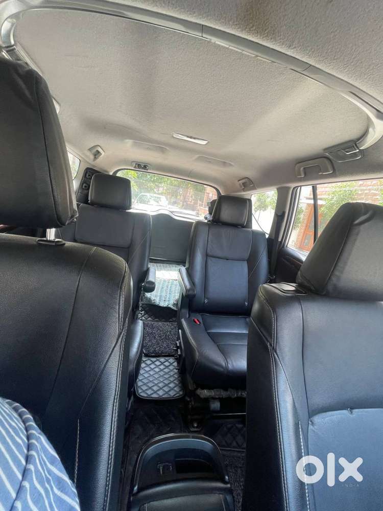 Silver Toyota Innova Crysta Zx Diesel Mt  1st Owner  Mint Condition