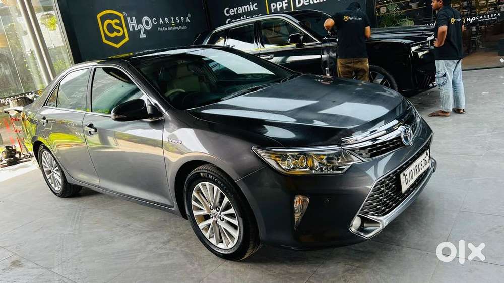Toyota Camry Petrol Hybrid 116000 Km Driven