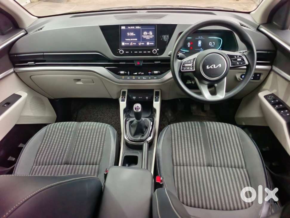 Kia Carens, 2024, Petrol