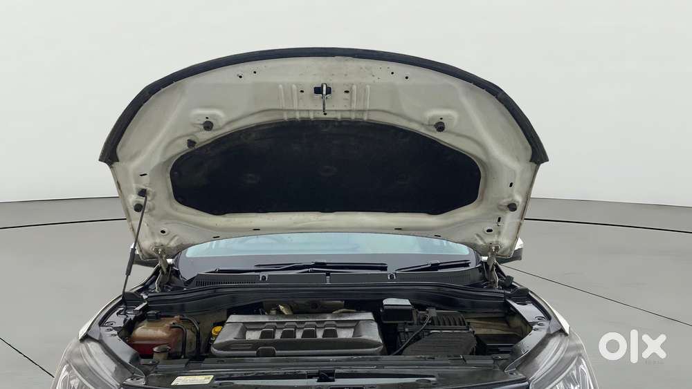 Mahindra Xuv700 2.2 Ax 7 Diesel At Luxury Pack Str Awd, 2022, Diesel