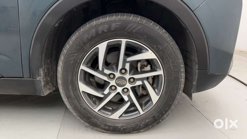 Mahindra Xuv300 1.2 W8 (o) Amt Petrol, 2022, Petrol