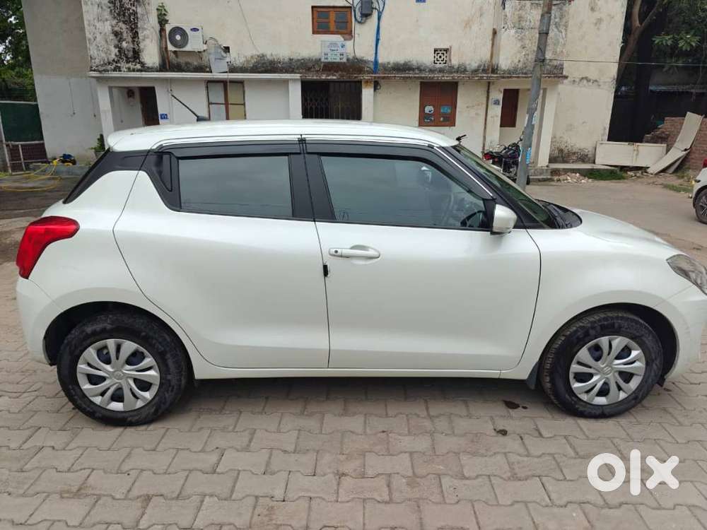 Maruti Suzuki Swift Vxi Amt (2022) — Single Owner  Warranty Till 2027