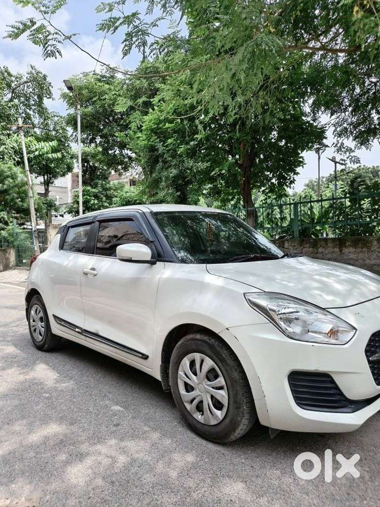 Maruti Suzuki Swift Vxi + Manual, 2022, Petrol