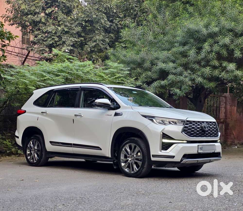 Toyota Innova Hycross 2.0 Zx Hybrid 7 Str, 2024, Petrol