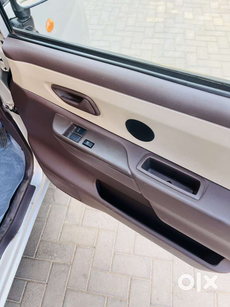 Maruti Suzuki Estilo Lxi Bs-iv, 2011, Petrol
