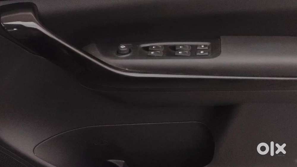 Mahindra Xuv700 2.2 Ax 5 Diesel At Str, 2023, Diesel