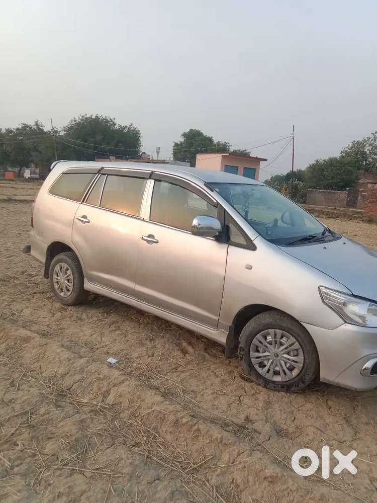 Toyota Innova Hycross 2012