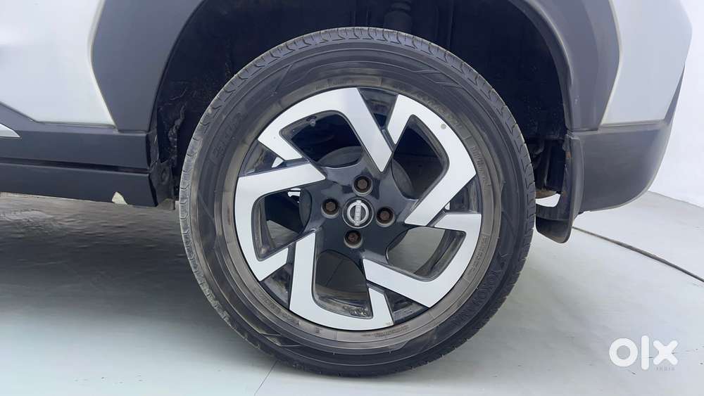 Nissan Magnite 1.0 Xv Premium, 2022, Petrol