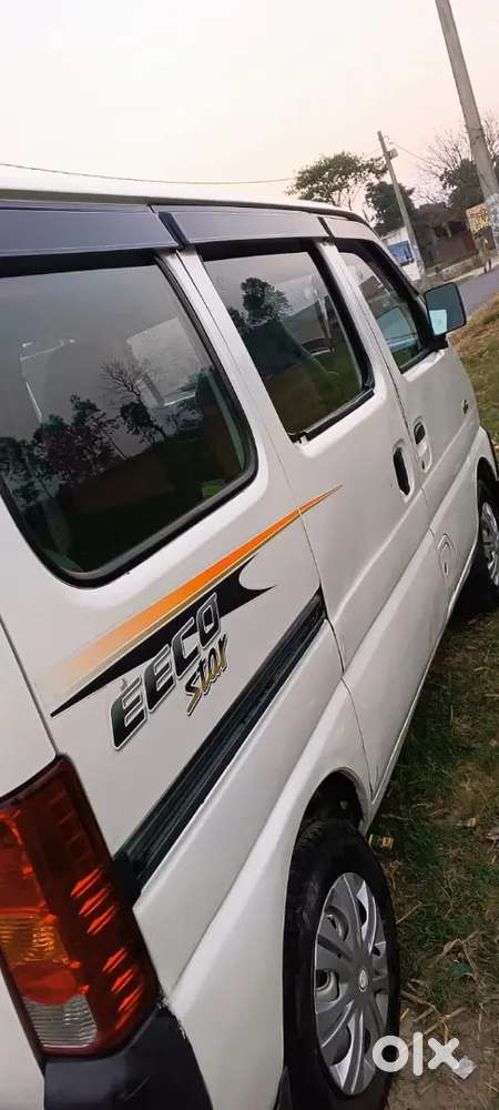 गाड़ी में कोंकणी नहीं पेट्रोल सीएनजी दोनों मस्त चलते एसी कोलिंग बेस्ट